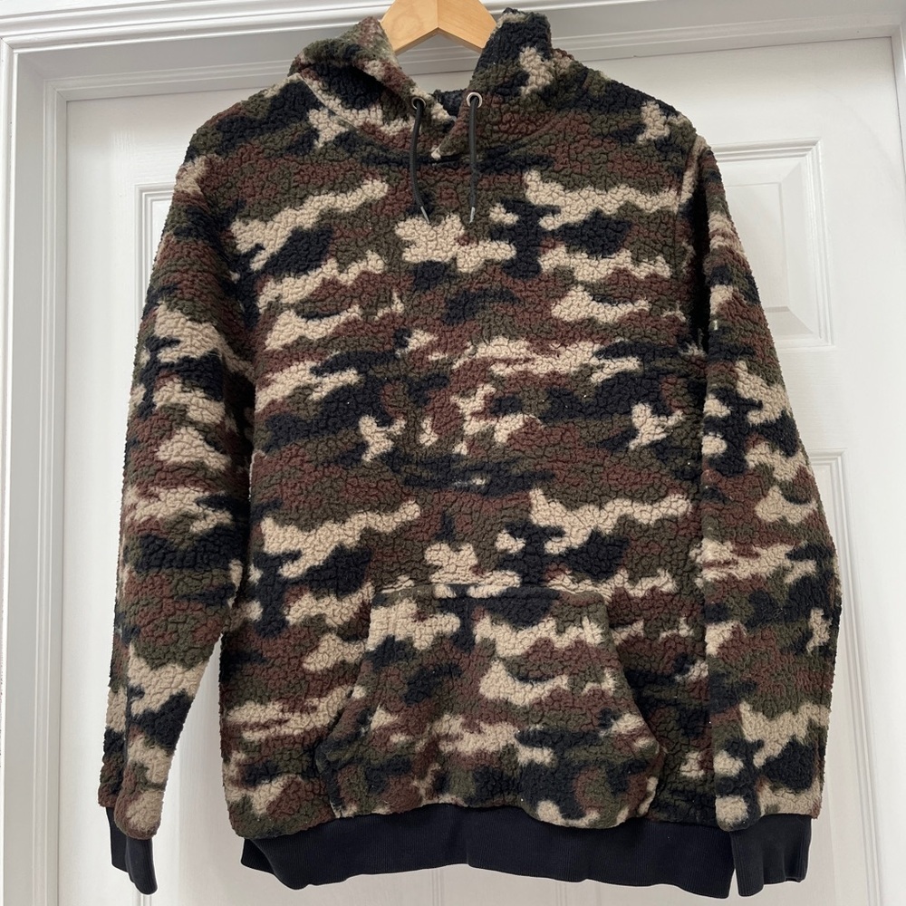 Mountain Ridge  Camo Sherpa Hoodie men’s medium